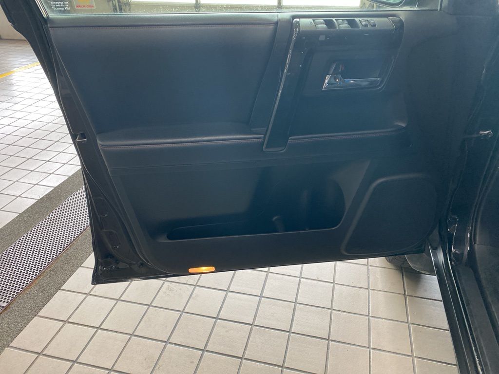 2019 Toyota 4Runner TRD Off-Road Premium photo 3