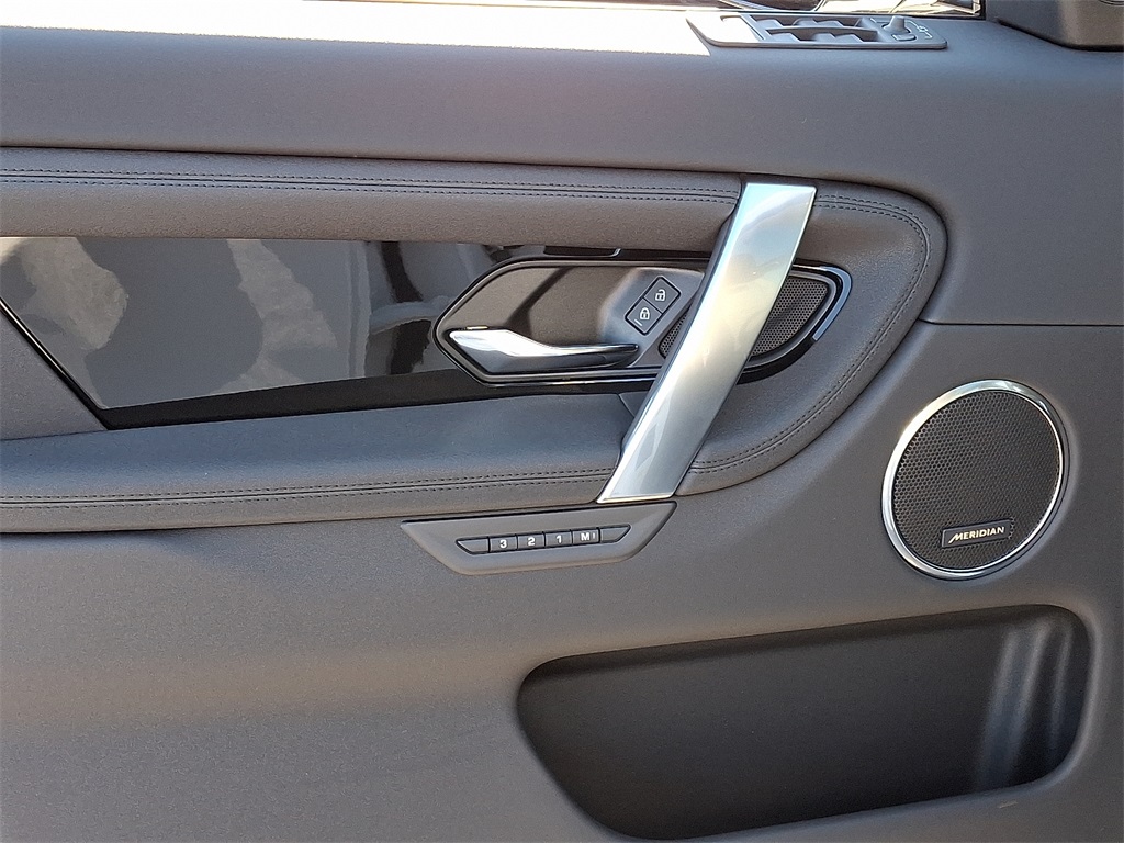 2025 Land Rover Discovery Sport S photo 5