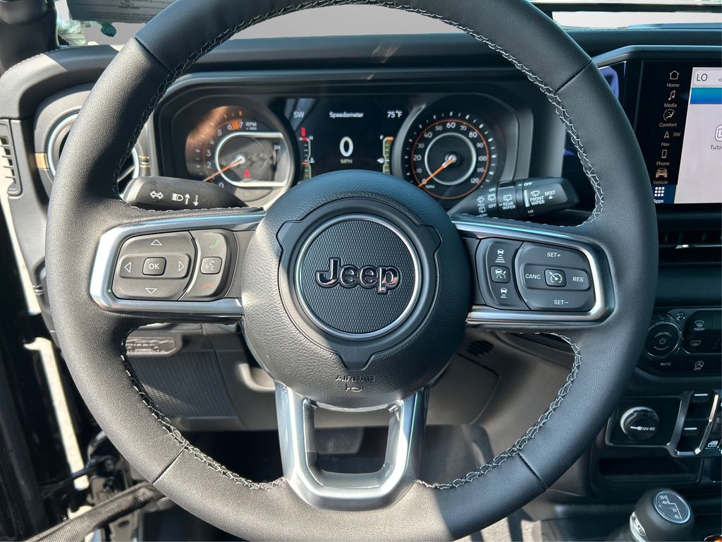 2025 Jeep Wrangler Sahara photo 22