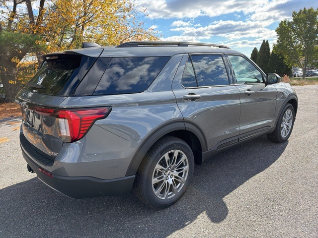 2026 Ford Explorer photo 3