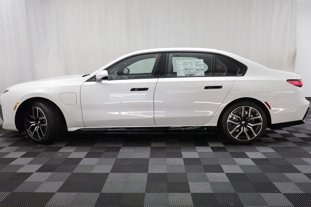 2026 Bmw 750e photo 4