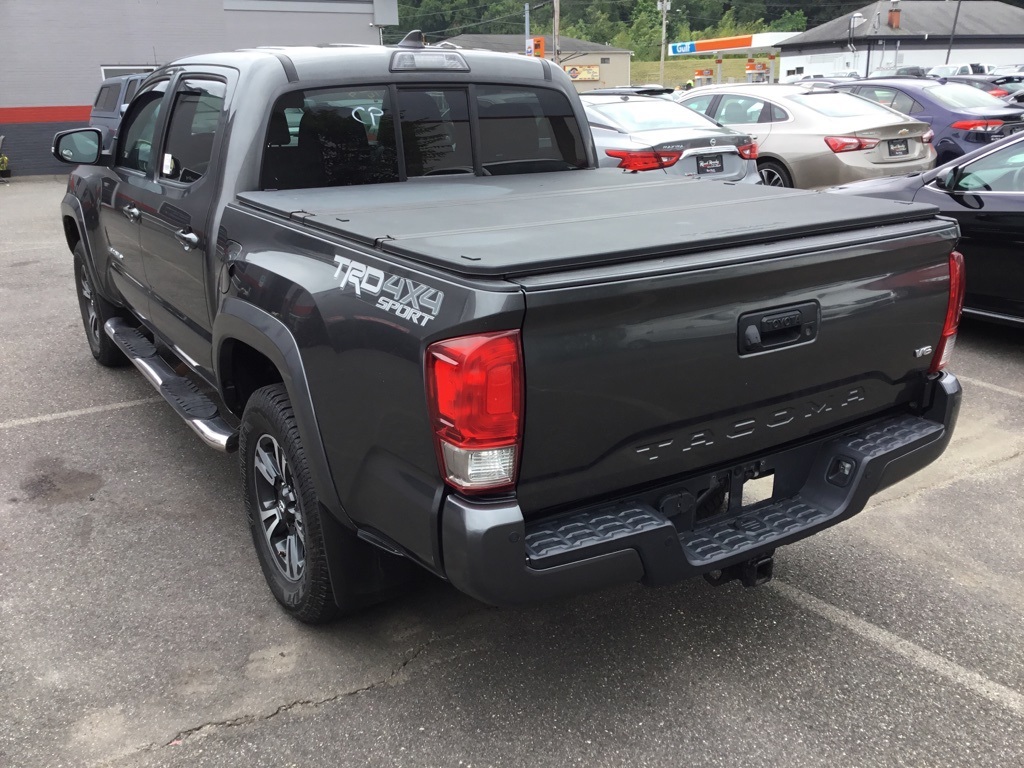 2016 Toyota Tacoma TRD Sport 4x4 photo 4