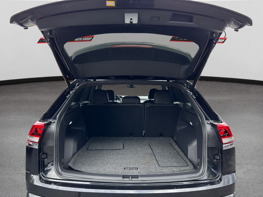 2024 Volkswagen Atlas Cross Sport SE Technology photo 11