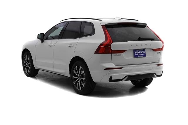 2025 Volvo XC60 B5 Core photo 5