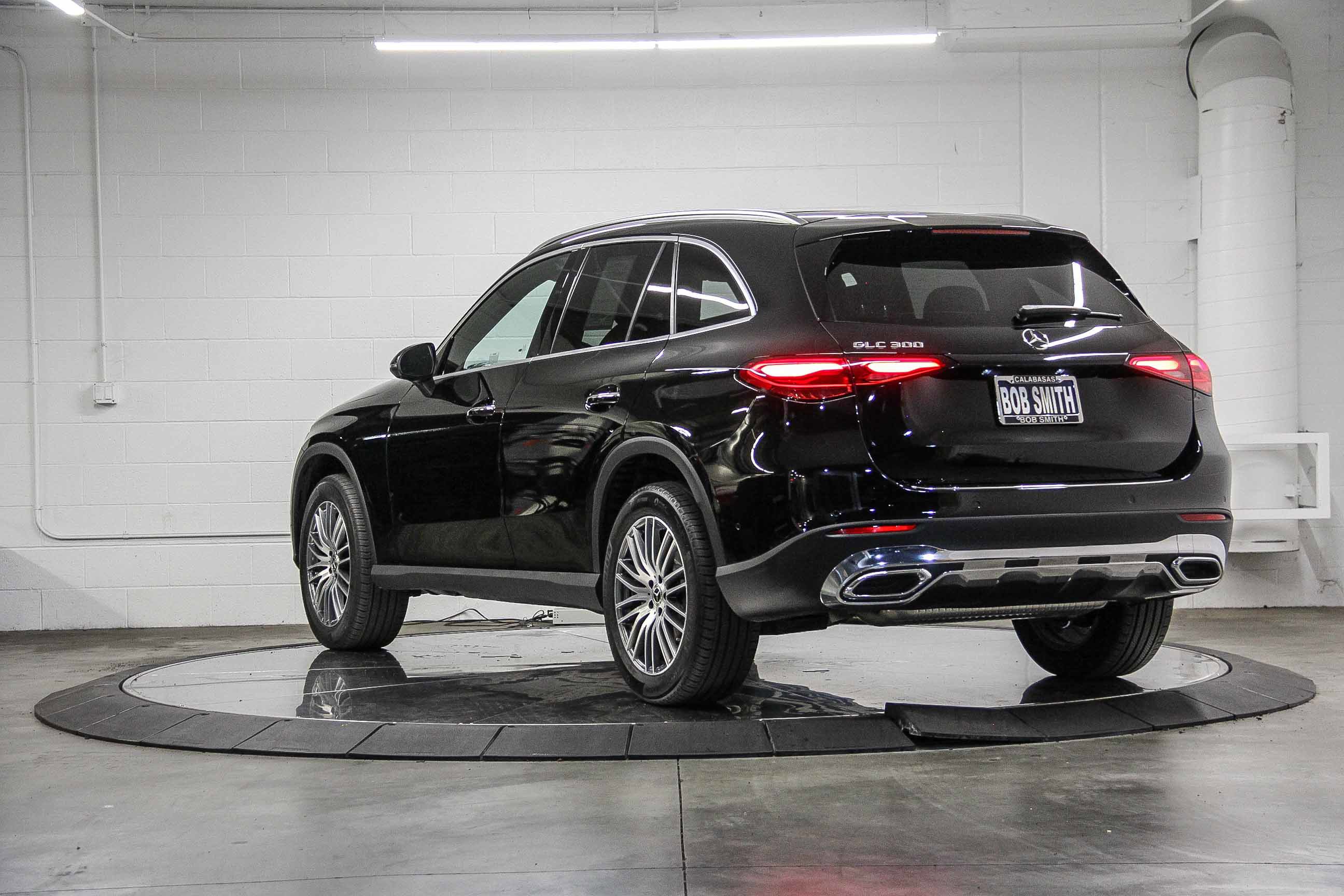 2025 Mercedes Benz GLC 300 photo 4