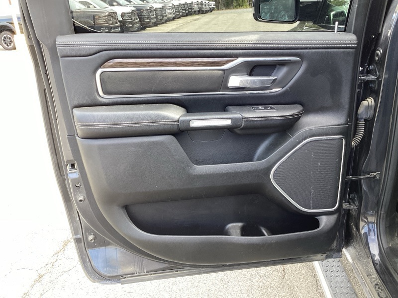 2019 Ram 1500 Laramie photo 11