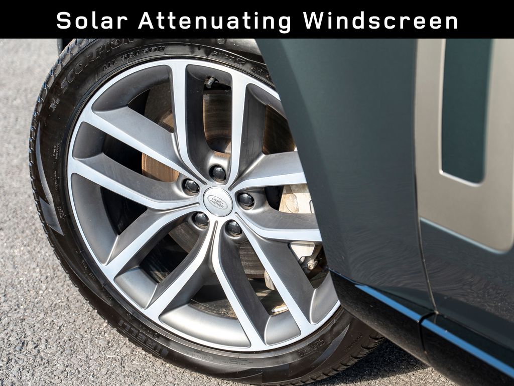 2025 Land Rover Range Rover SE photo 9