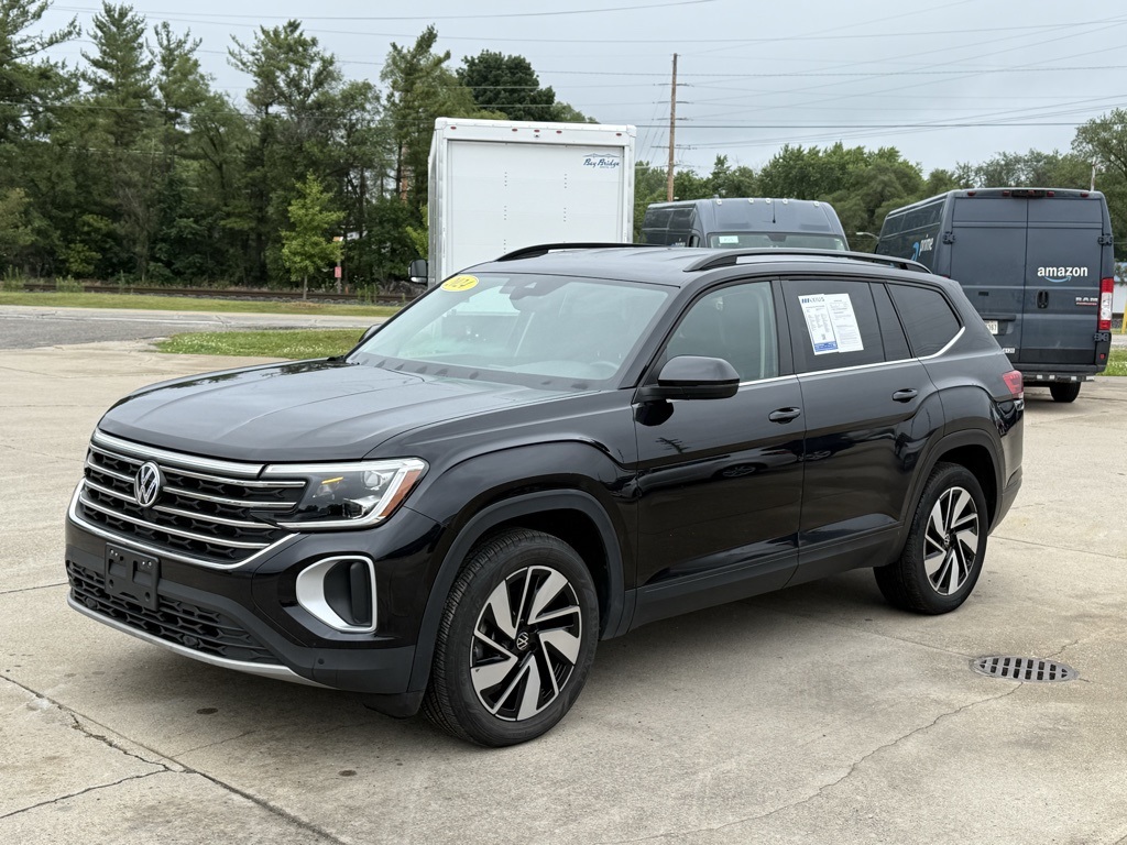 2024 Volkswagen Atlas SE Technology photo 2