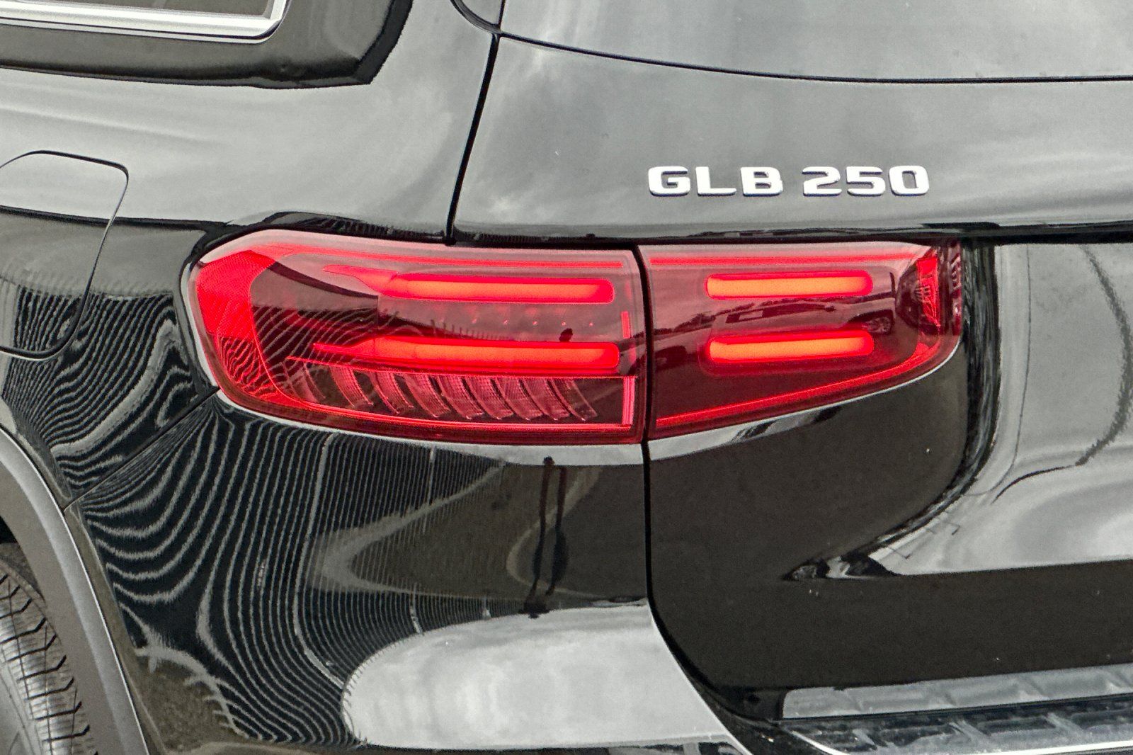 2025 Mercedes Benz GLB 250 photo 11