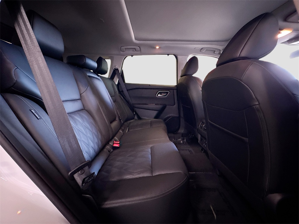 2026 Nissan Rogue Platinum photo 13