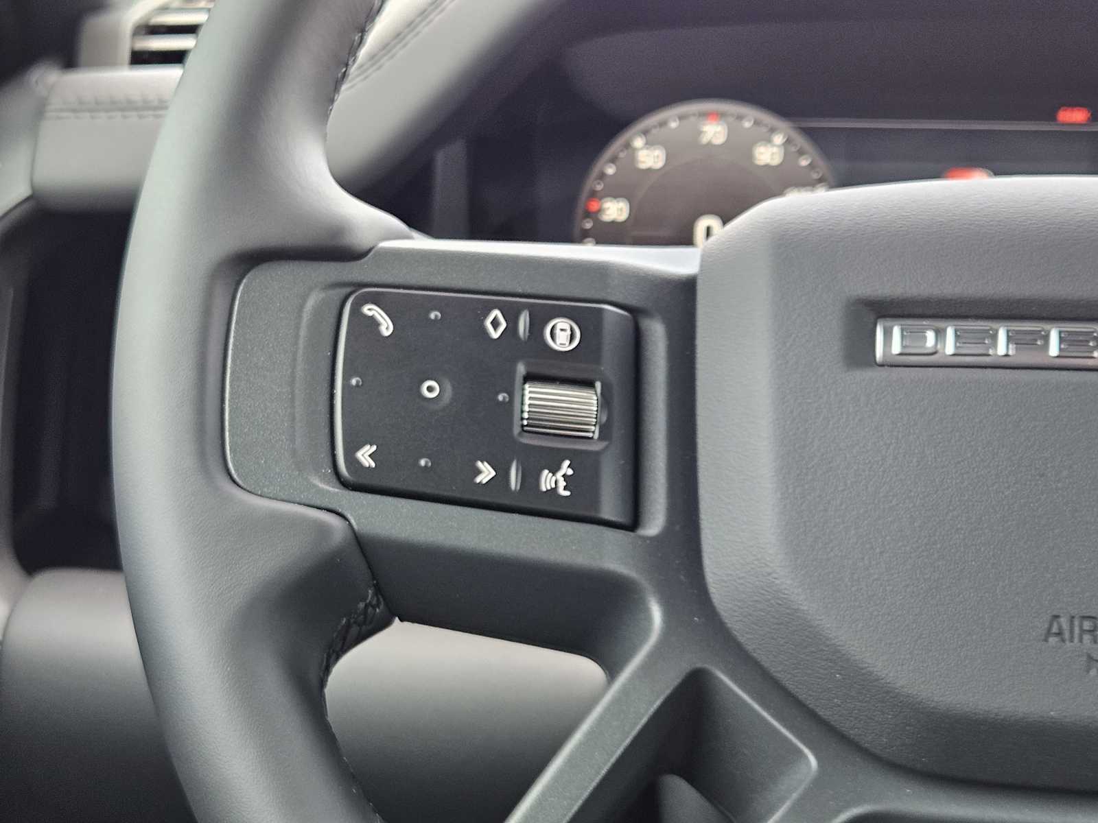 2025 Land Rover Defender 90 X-Dynamic SE photo 27