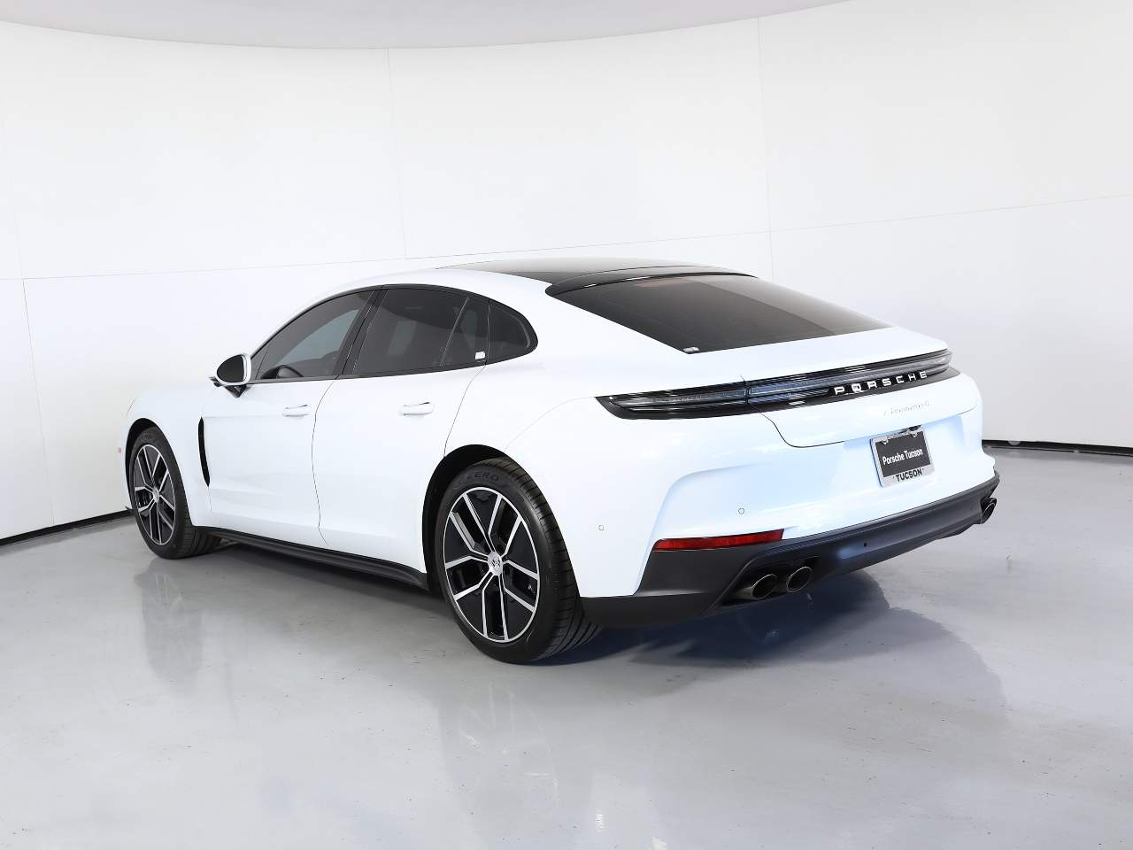 2024 Porsche Panamera 4 photo 3