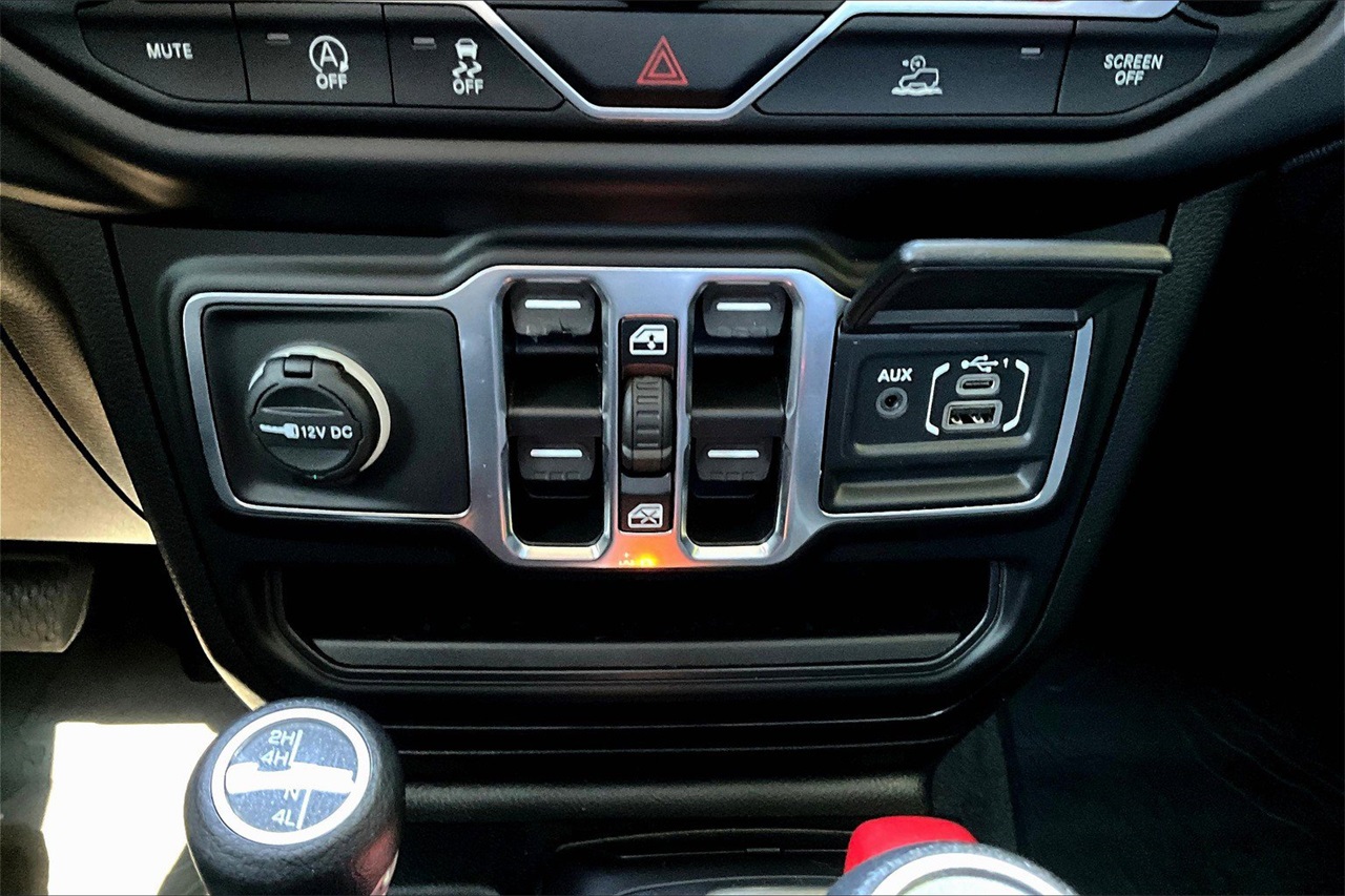 2021 Jeep Gladiator Sport photo 15