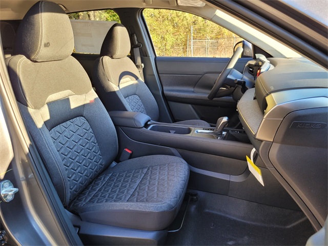 2025 Nissan Kicks SV photo 5