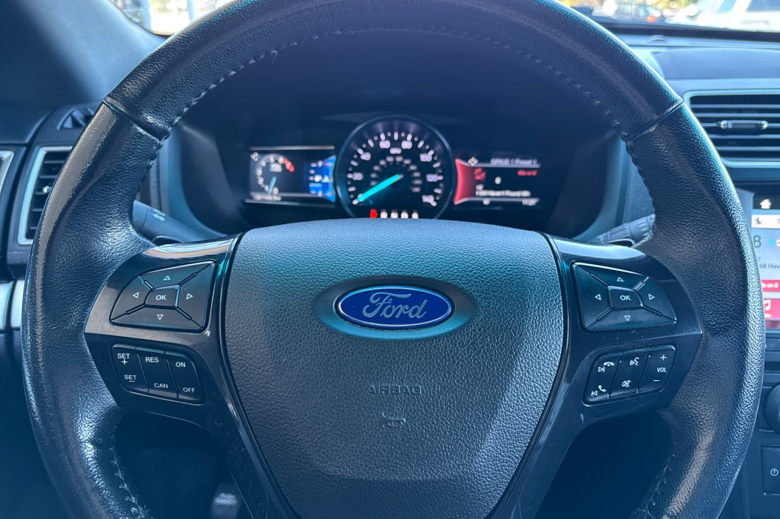 2017 Ford Explorer XLT photo 22