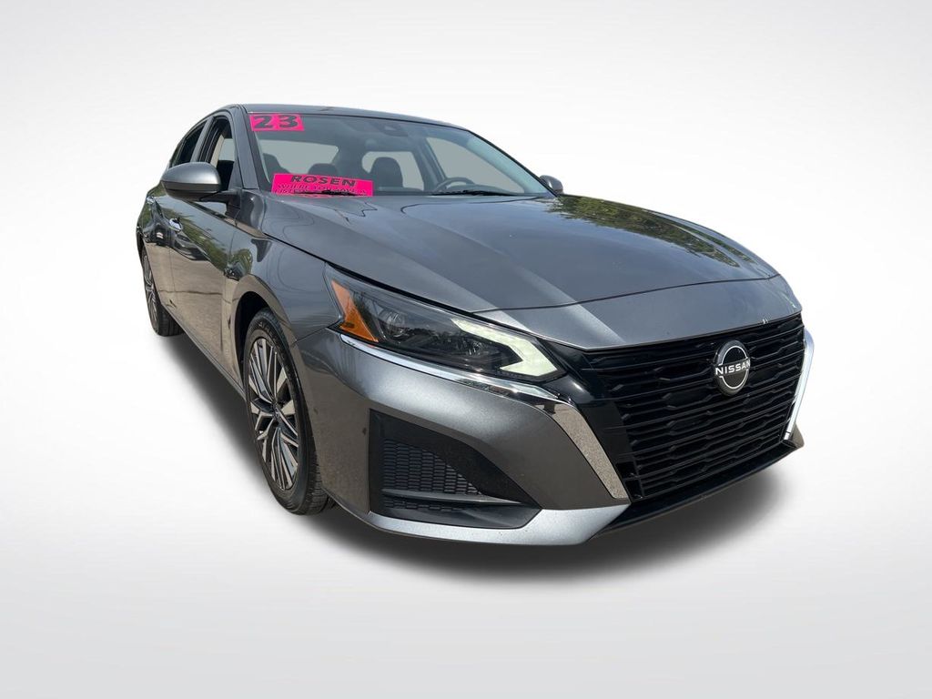2023 Nissan Altima 2.5 SV photo 3
