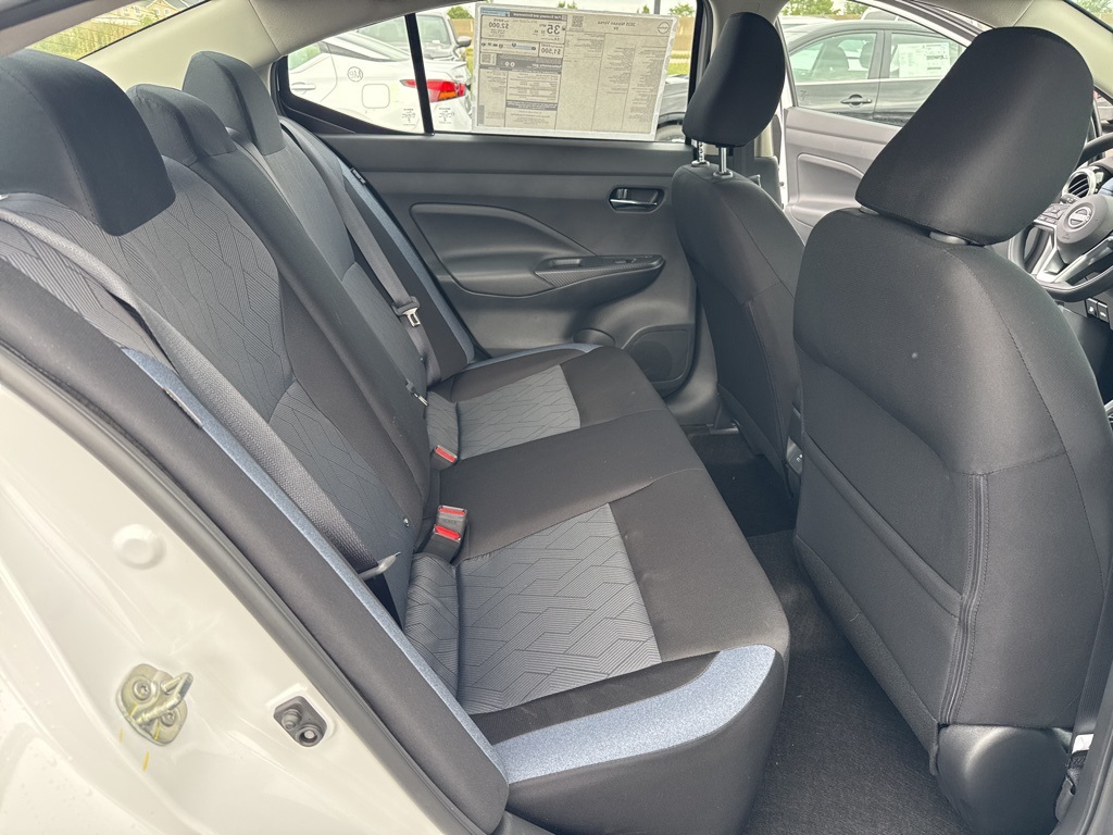 2025 Nissan Versa 1.6 SV photo 13