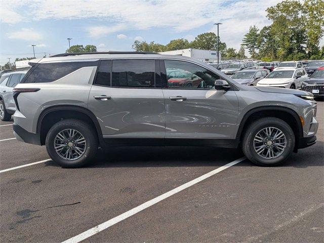 2026 Chevrolet Traverse photo 2