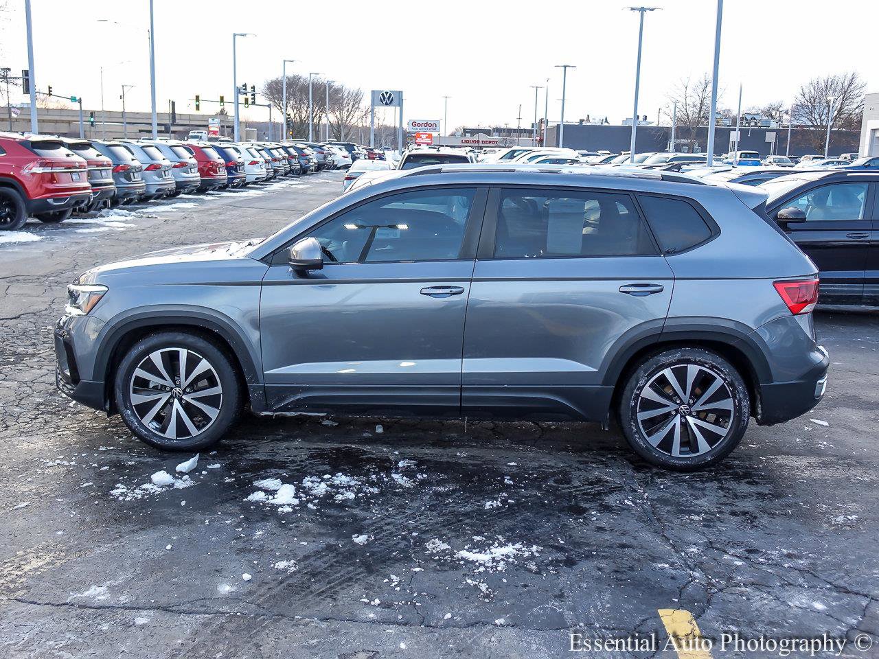 2022 VOLKSWAGEN TAOS - Image 3