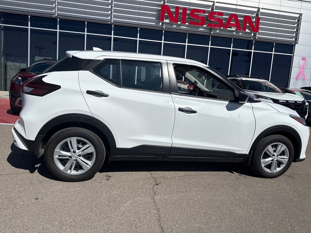 2024 Nissan Kicks S photo 3