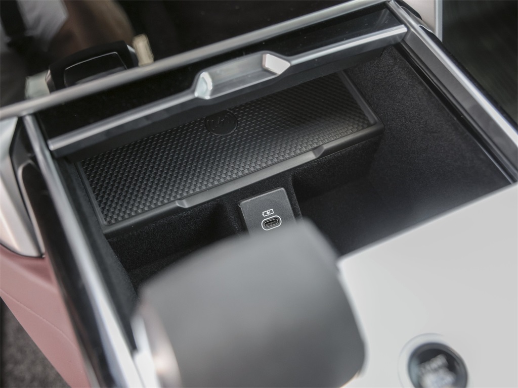 2025 Land Rover Range Rover SE photo 18