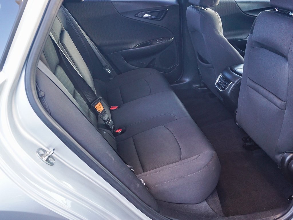 2017 Chevrolet Malibu 1LT photo 13