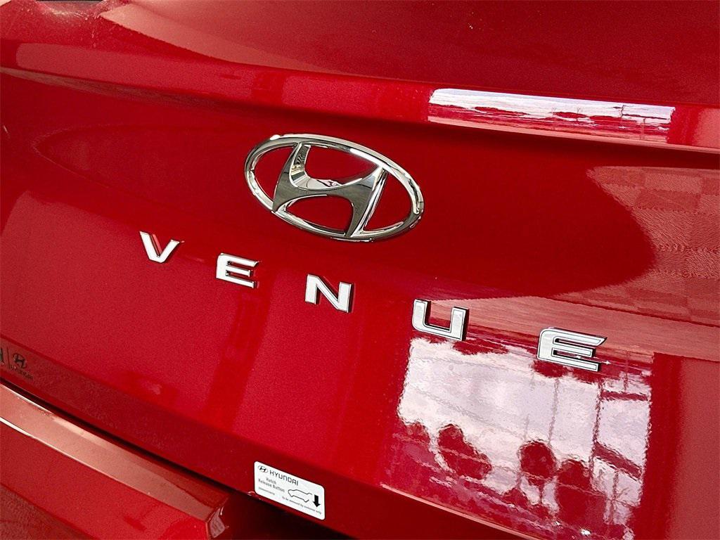 2025 Hyundai Venue SEL photo 14