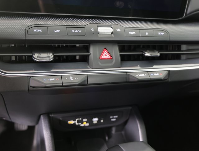 2025 Kia K4 GT-Line photo 14
