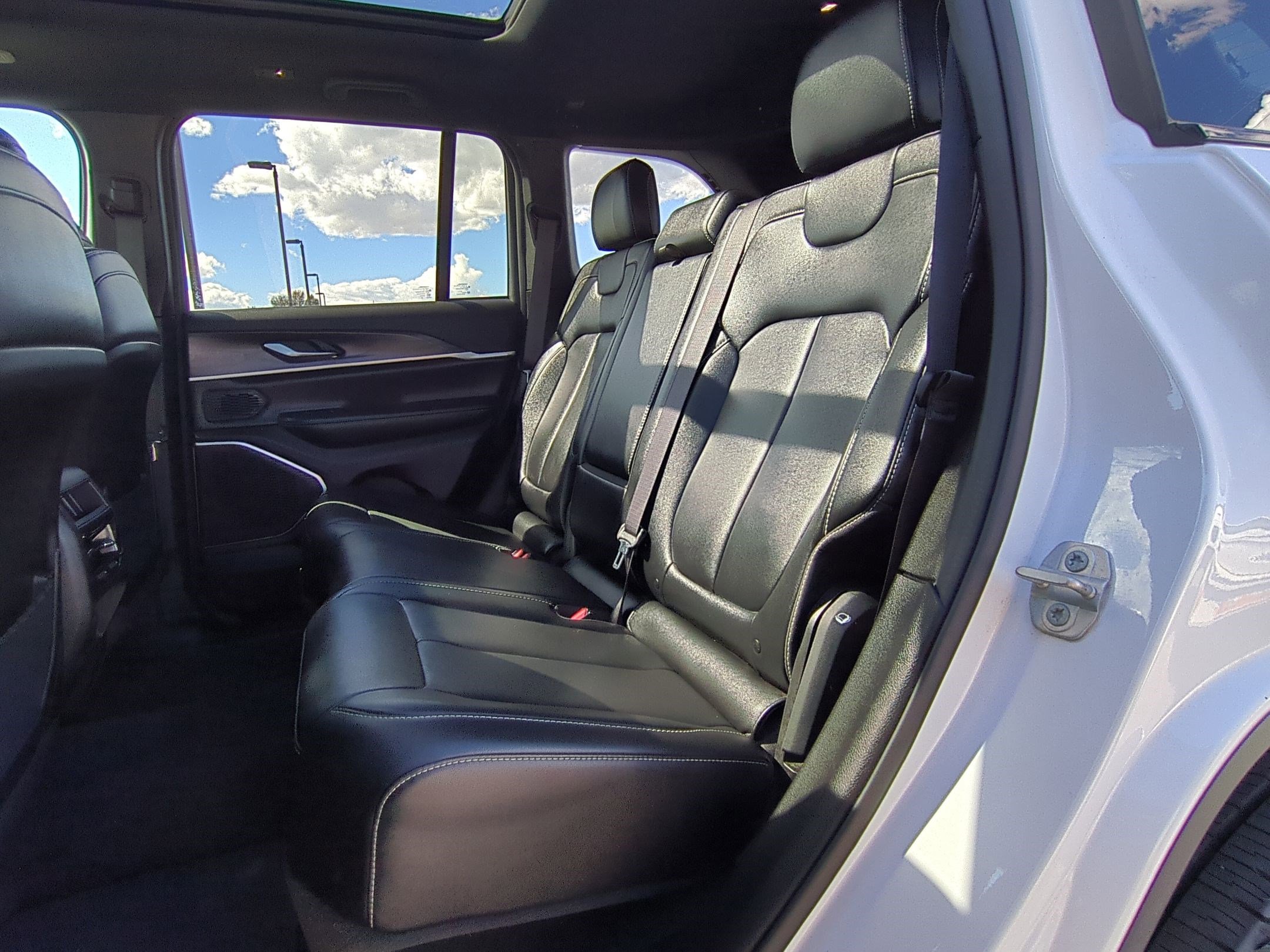 2024 Jeep Cherokee Limited 4xe photo 27