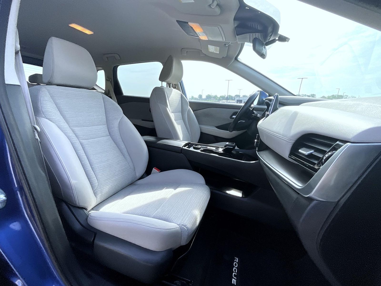 2021 Nissan Rogue SV photo 16