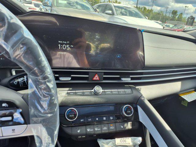 2025 Hyundai Elantra Limited photo 15