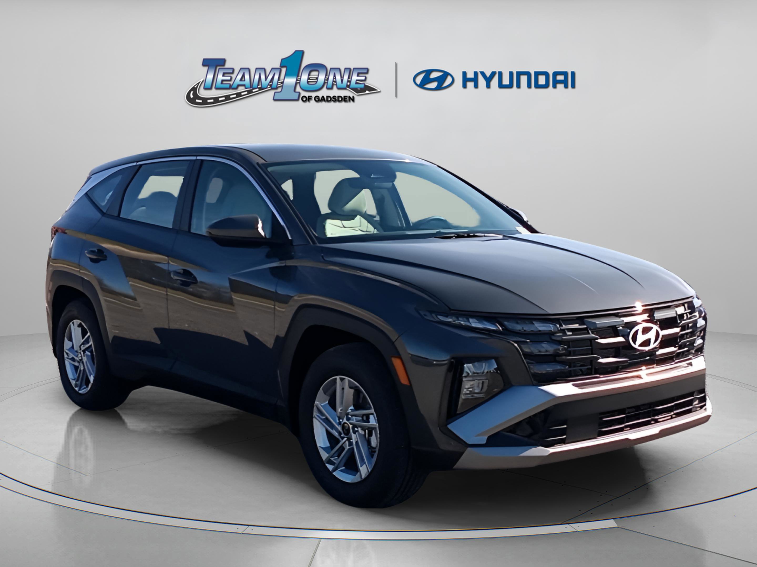 2026 Hyundai Tucson SE photo 2