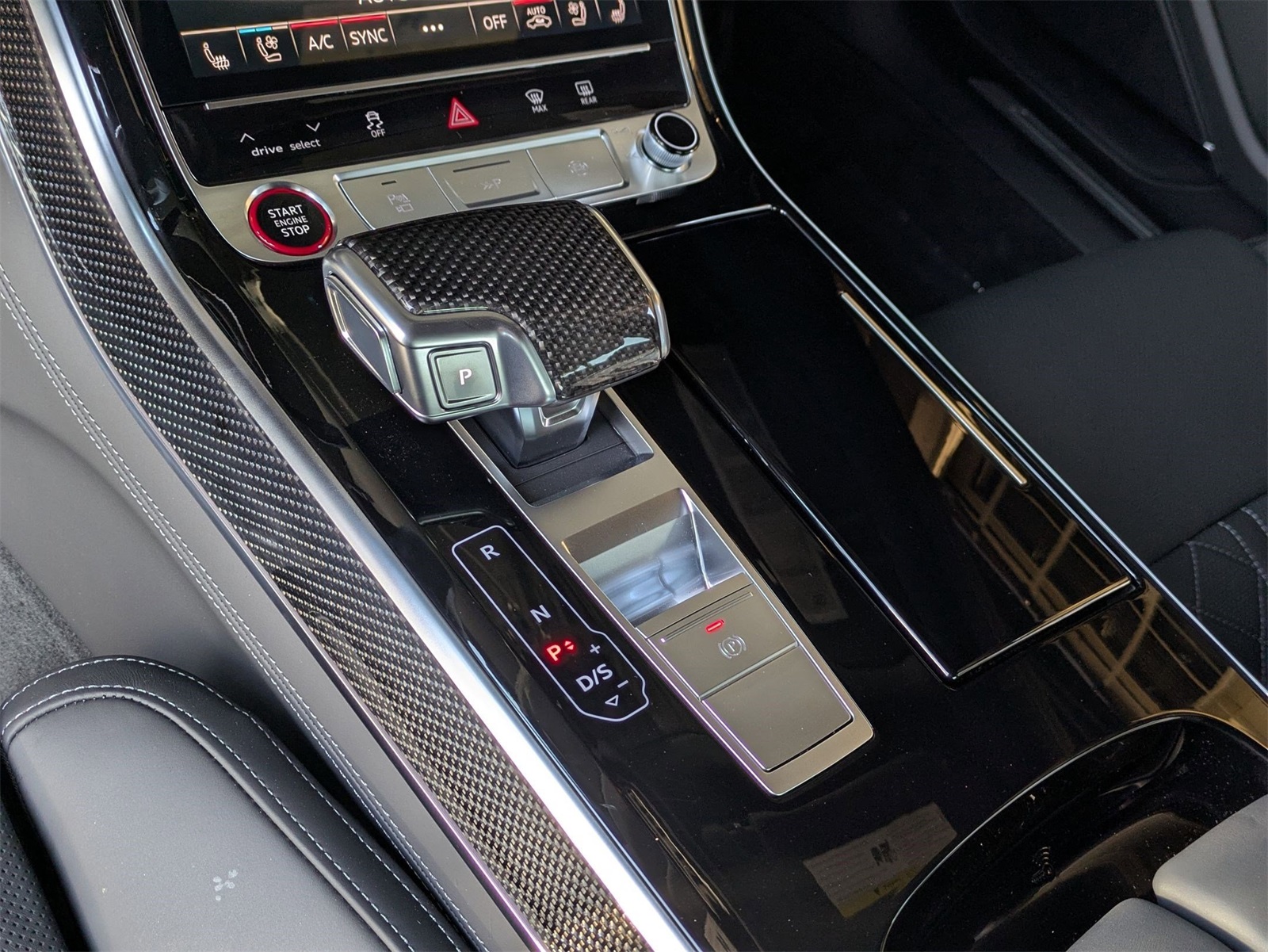 2025 Audi S8 4.0T Quattro photo 3
