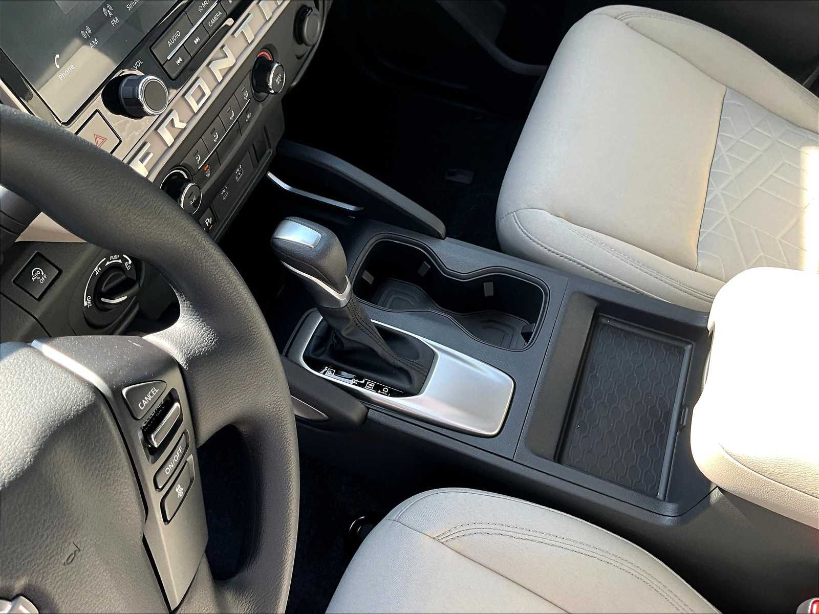 2025 Nissan Frontier SV photo 15
