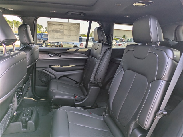 2025 Jeep Grand Cherokee Limited photo 13