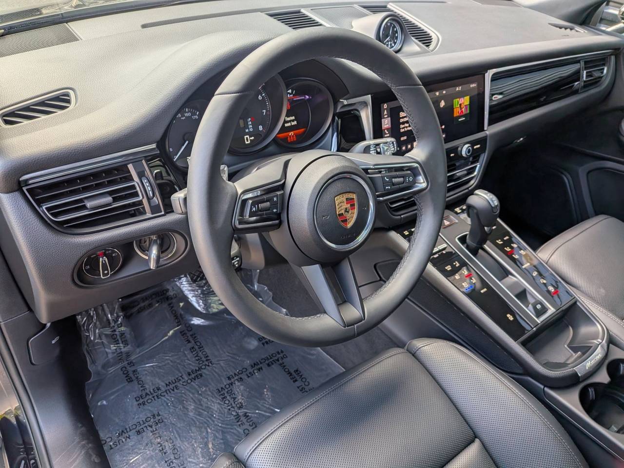 2025 Porsche Macan Base photo 4
