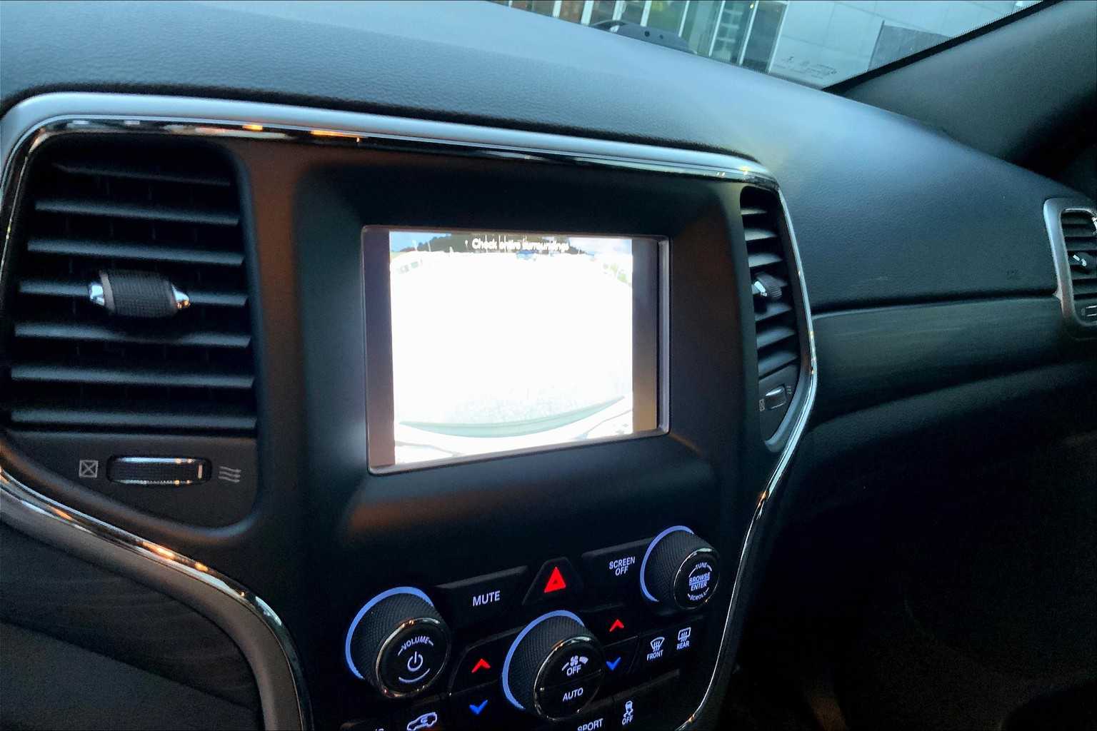 2021 Jeep Grand Cherokee Laredo E photo 24
