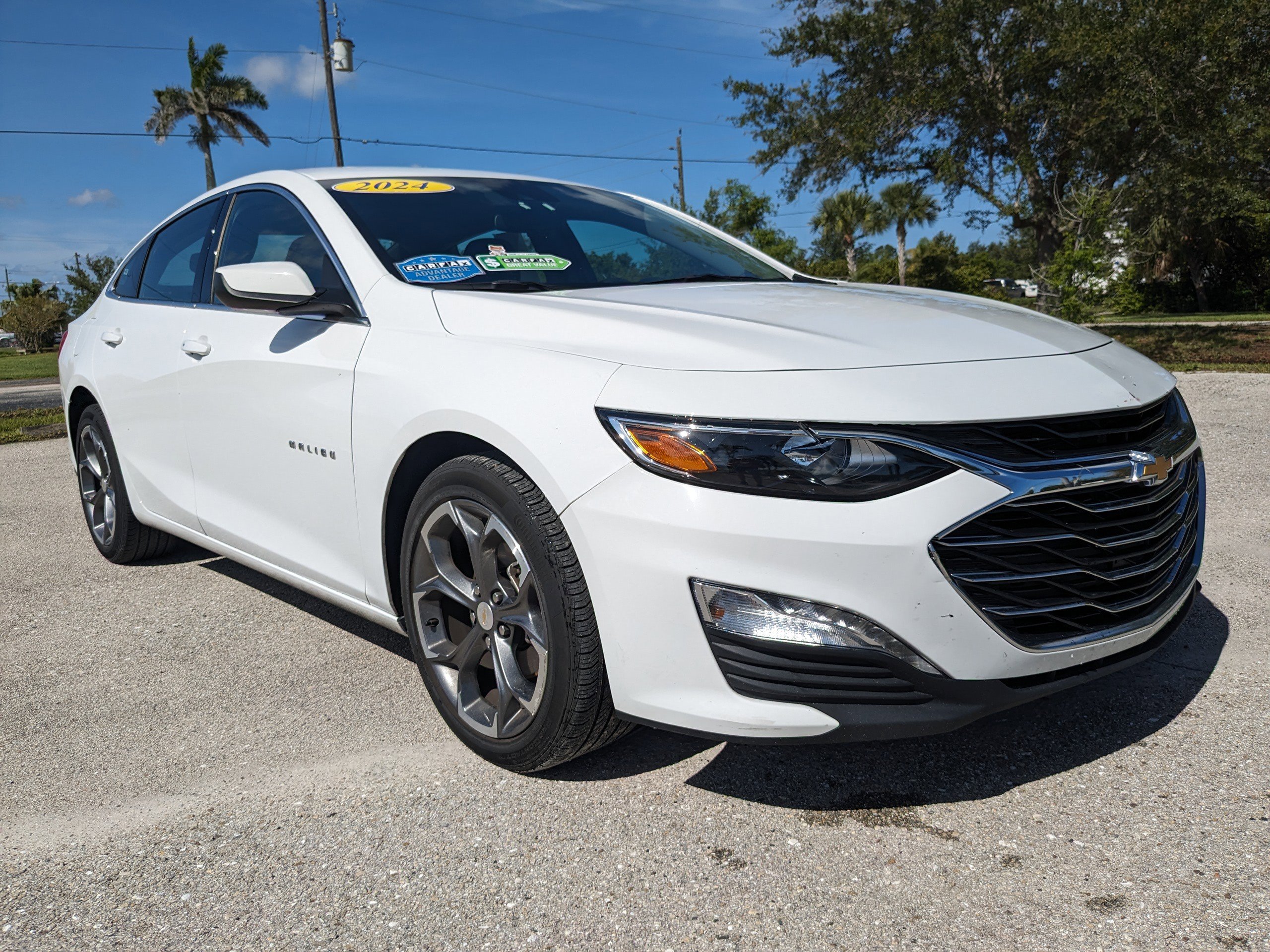 2024 Chevrolet Malibu 1LT photo 2
