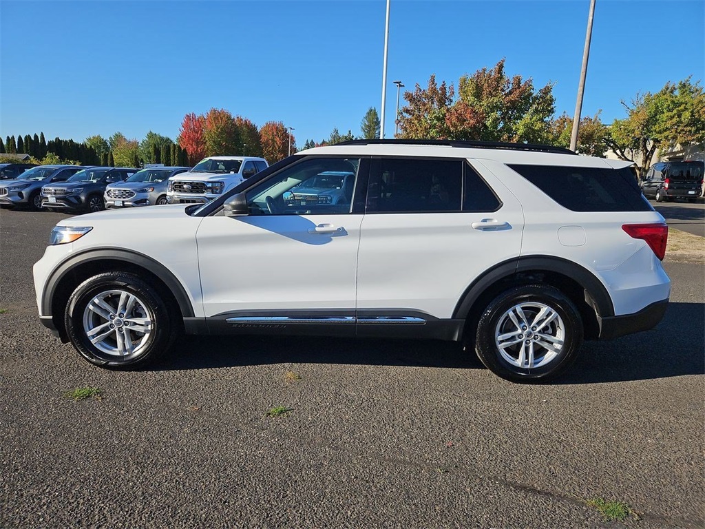 2024 Ford Explorer XLT photo 2