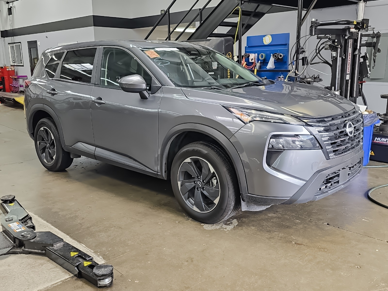 2024 Nissan Rogue SV photo 2