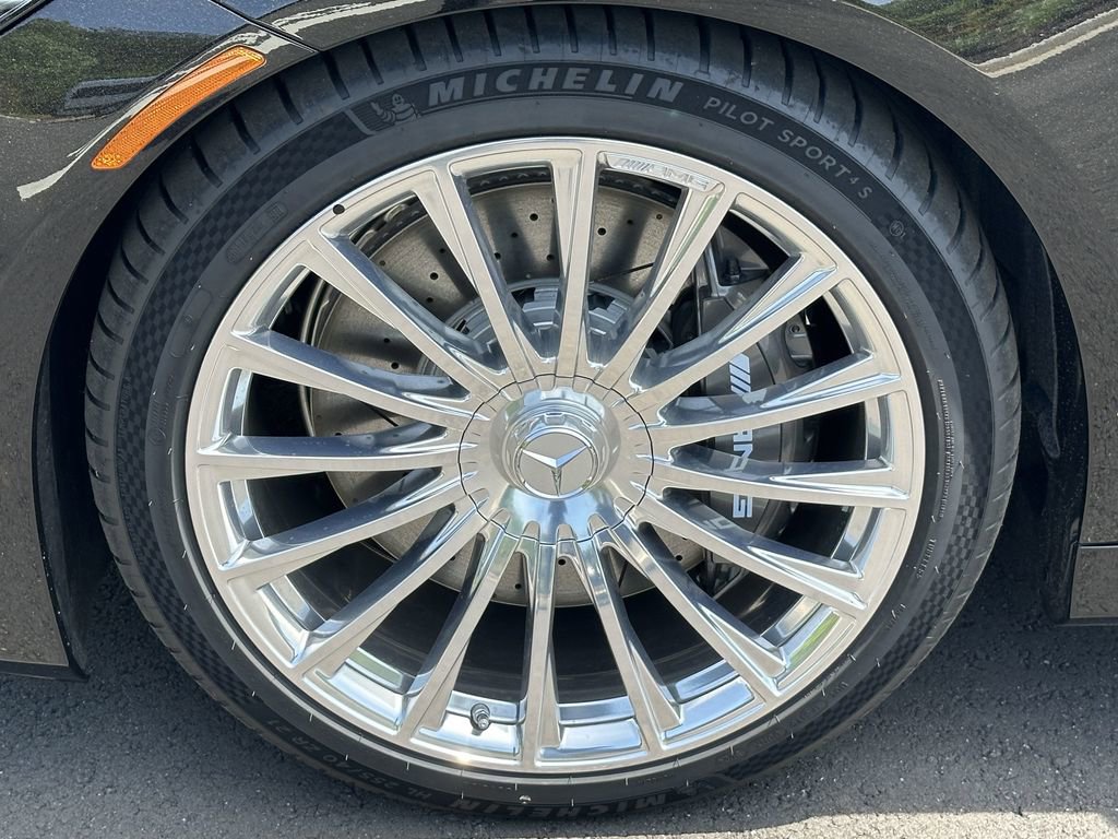 2025 Mercedes Benz S AMG 63 e 4MATIC photo 13