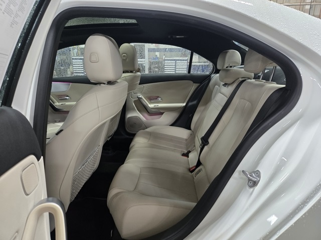 2021 Mercedes Benz A 220 4MATIC photo 4