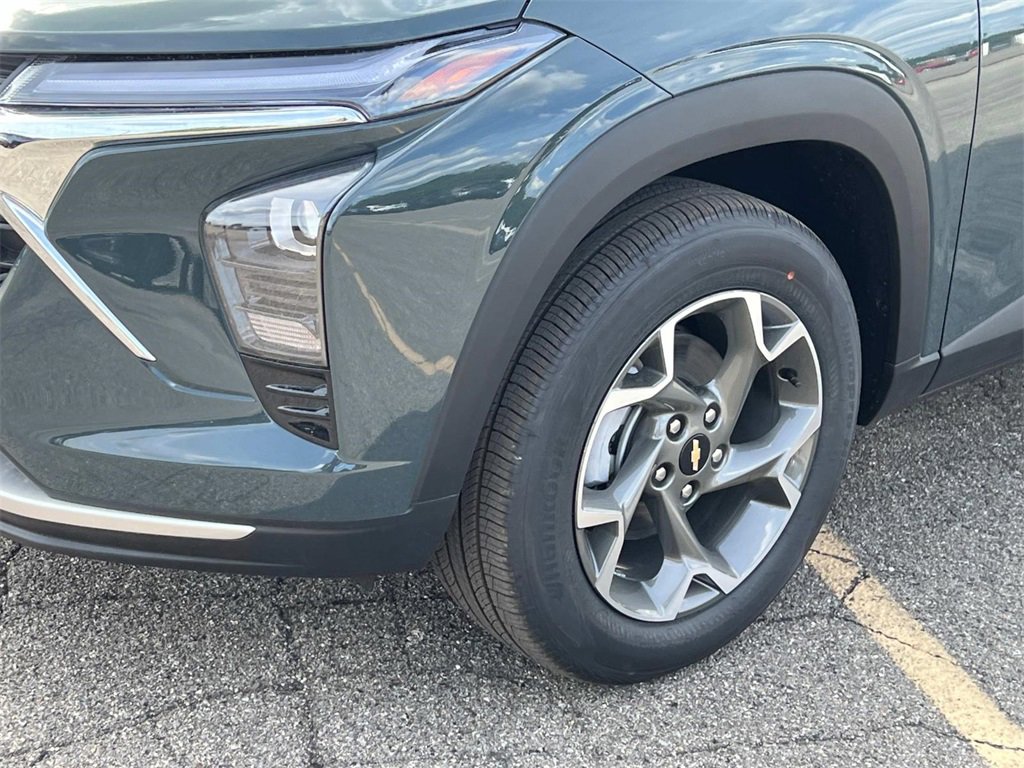 2025 Chevrolet Trax LT photo 6