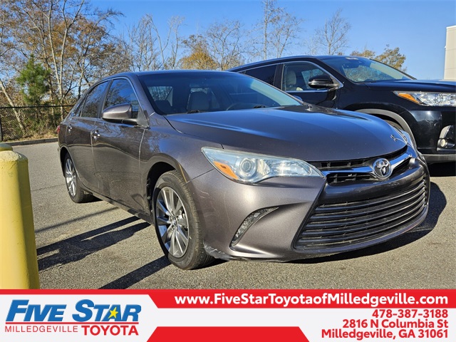 2016 Toyota Camry XSE's photo