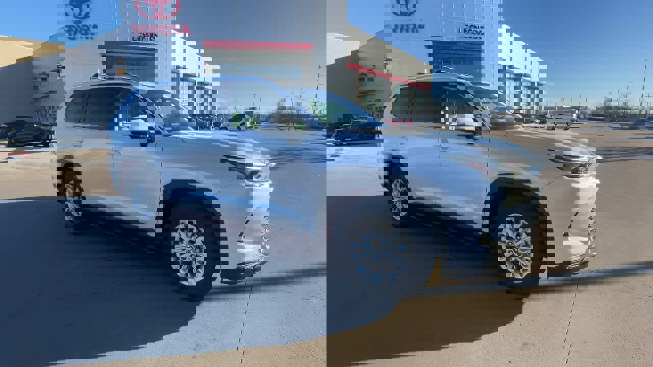 Used 2026 Toyota Grand Highlander XLE with VIN 5TDAAAB51TS116597 for sale in Kansas City