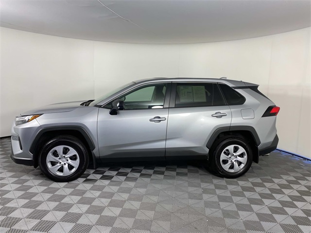 2024 Toyota RAV4 LE photo 2