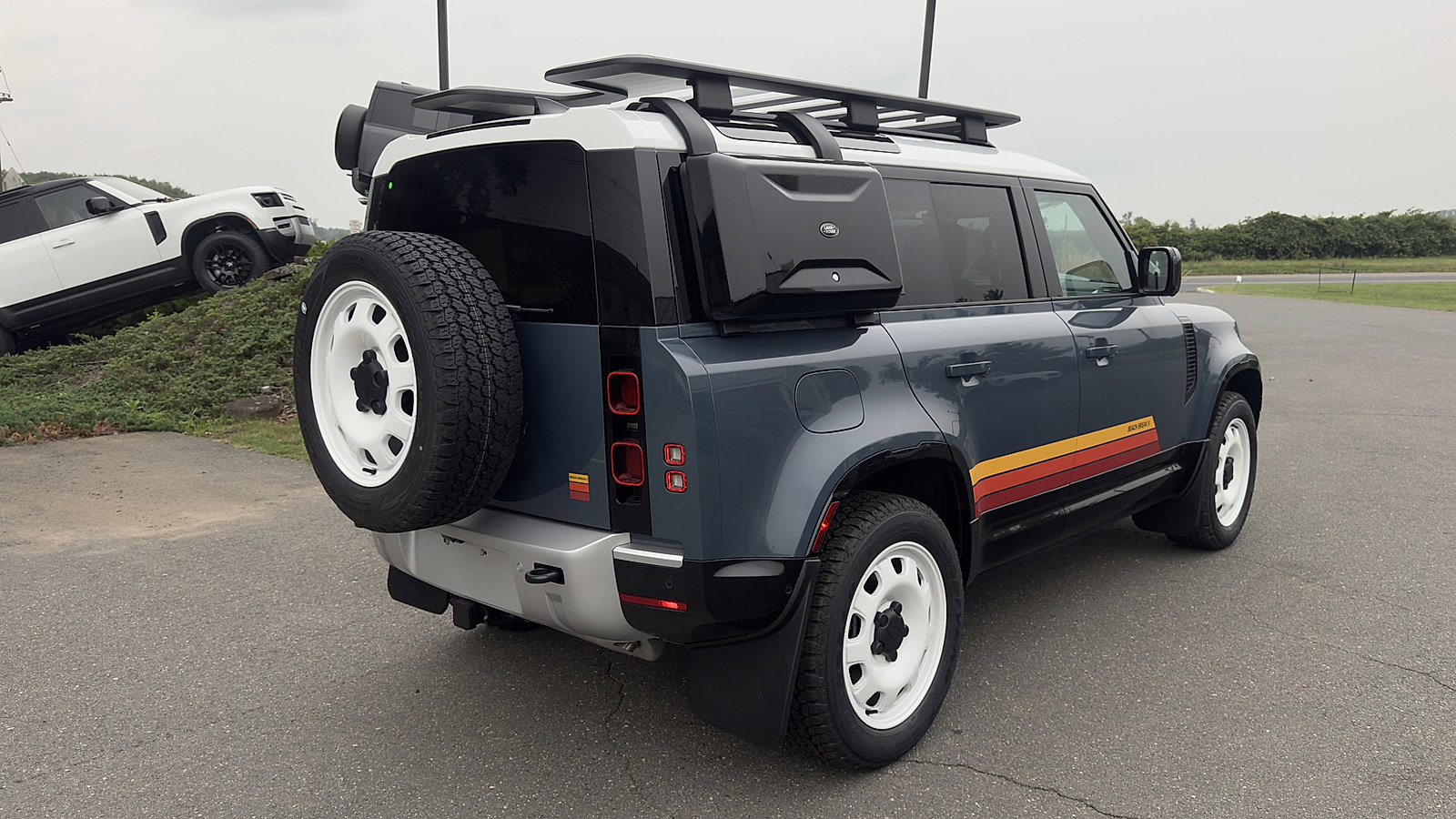 2025 Land Rover Defender 110 S photo 5