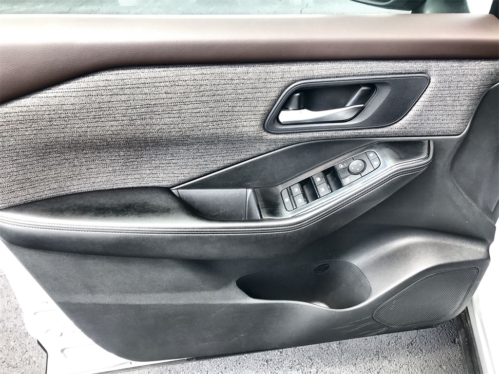 2023 Nissan Rogue SV photo 13