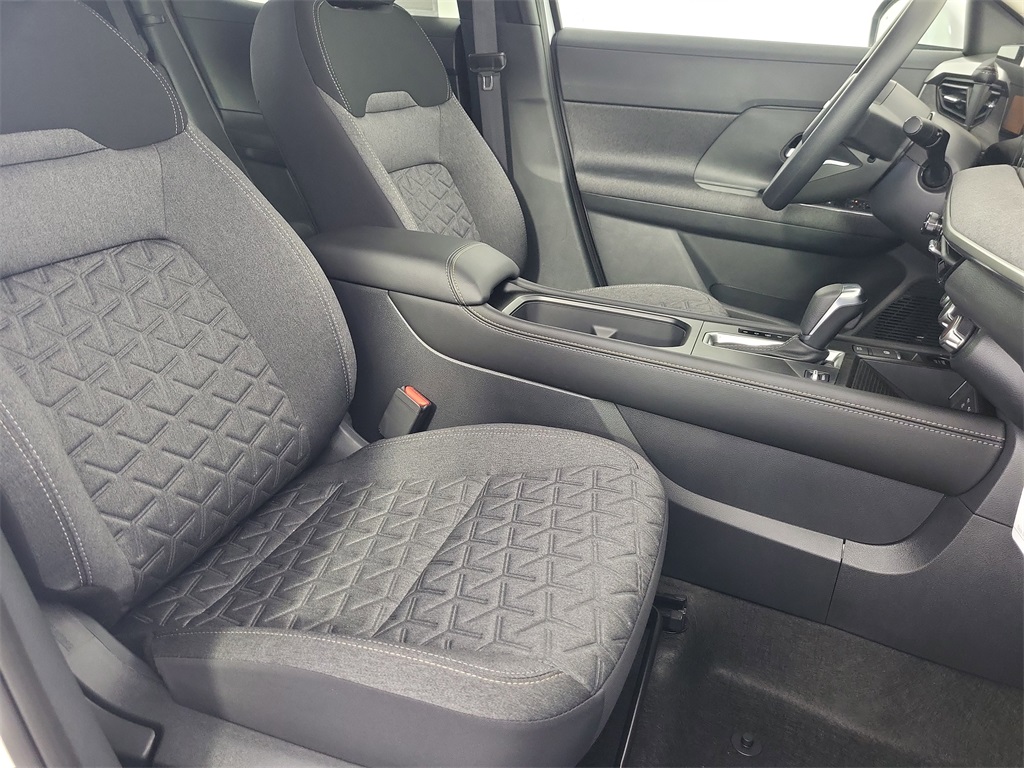 2025 Nissan Kicks SV photo 4
