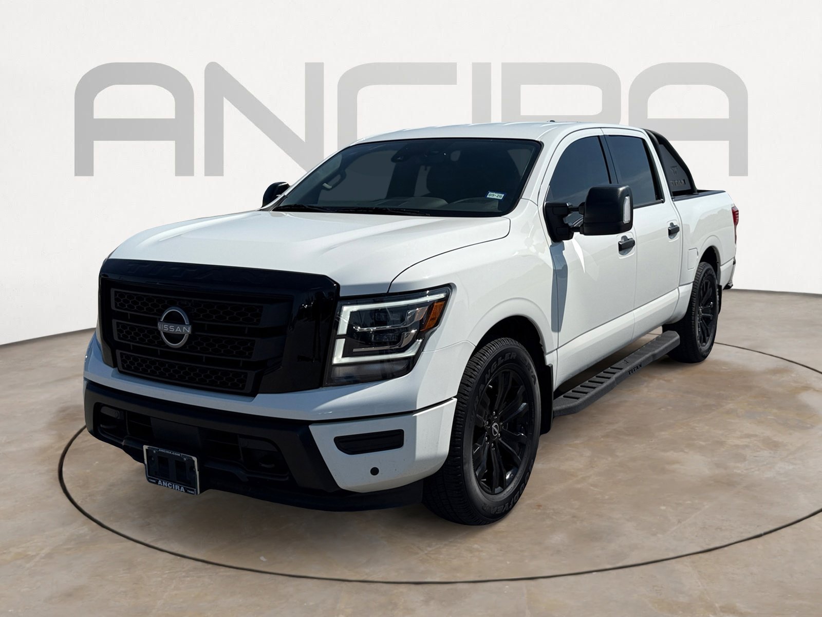 2023 Nissan Titan SV photo 5